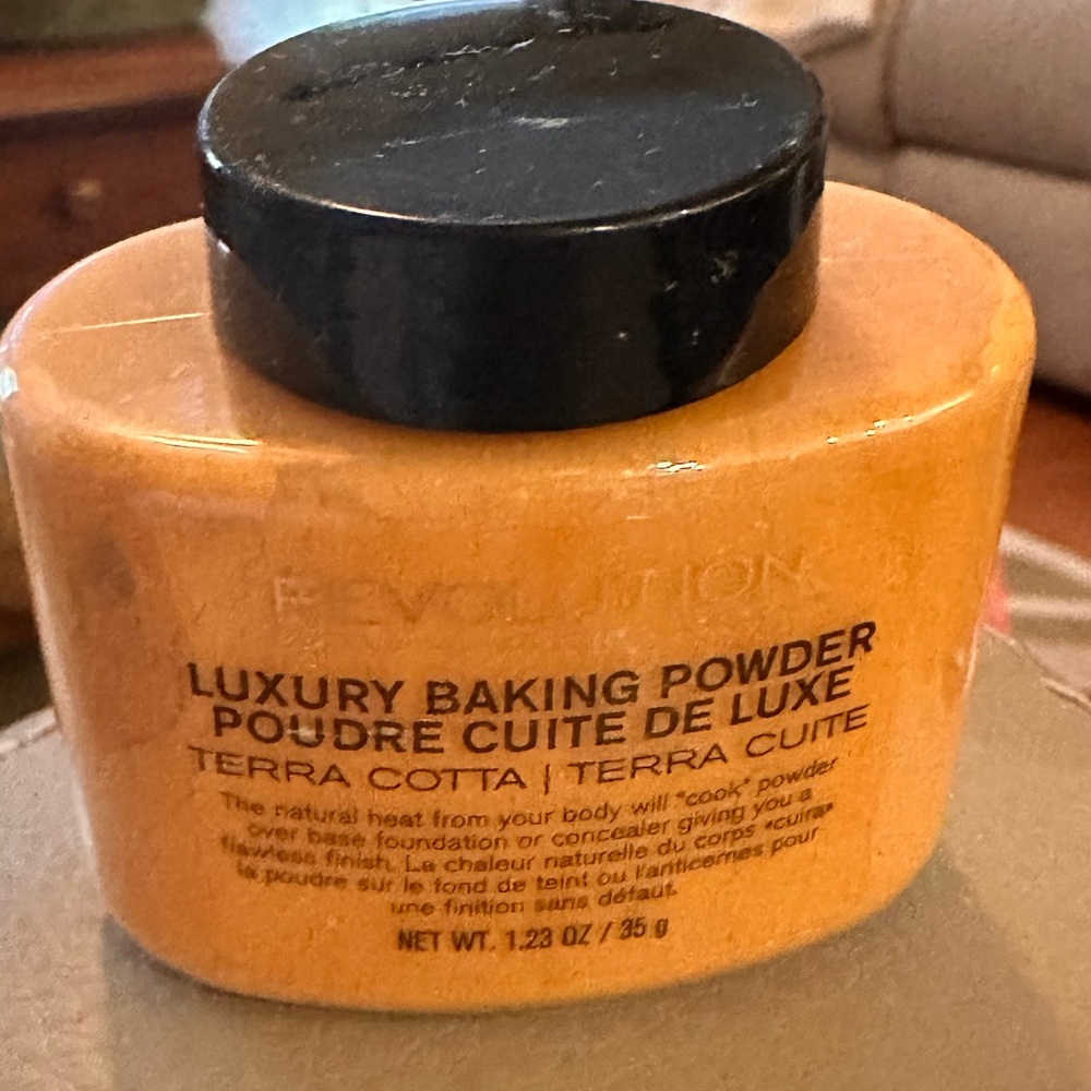 Revolution Luxury Baking Powder‎ in the shade Terra Cotta NEW